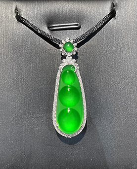 高冰阳绿翡翠福豆吊坠 