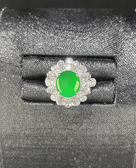 满绿翡翠蛋面戒指