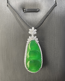 冰种满绿翡翠福豆吊坠