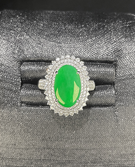 冰种阳绿翡翠椭圆戒指