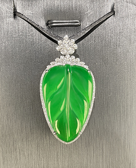 冰种阳绿翡翠树叶吊坠