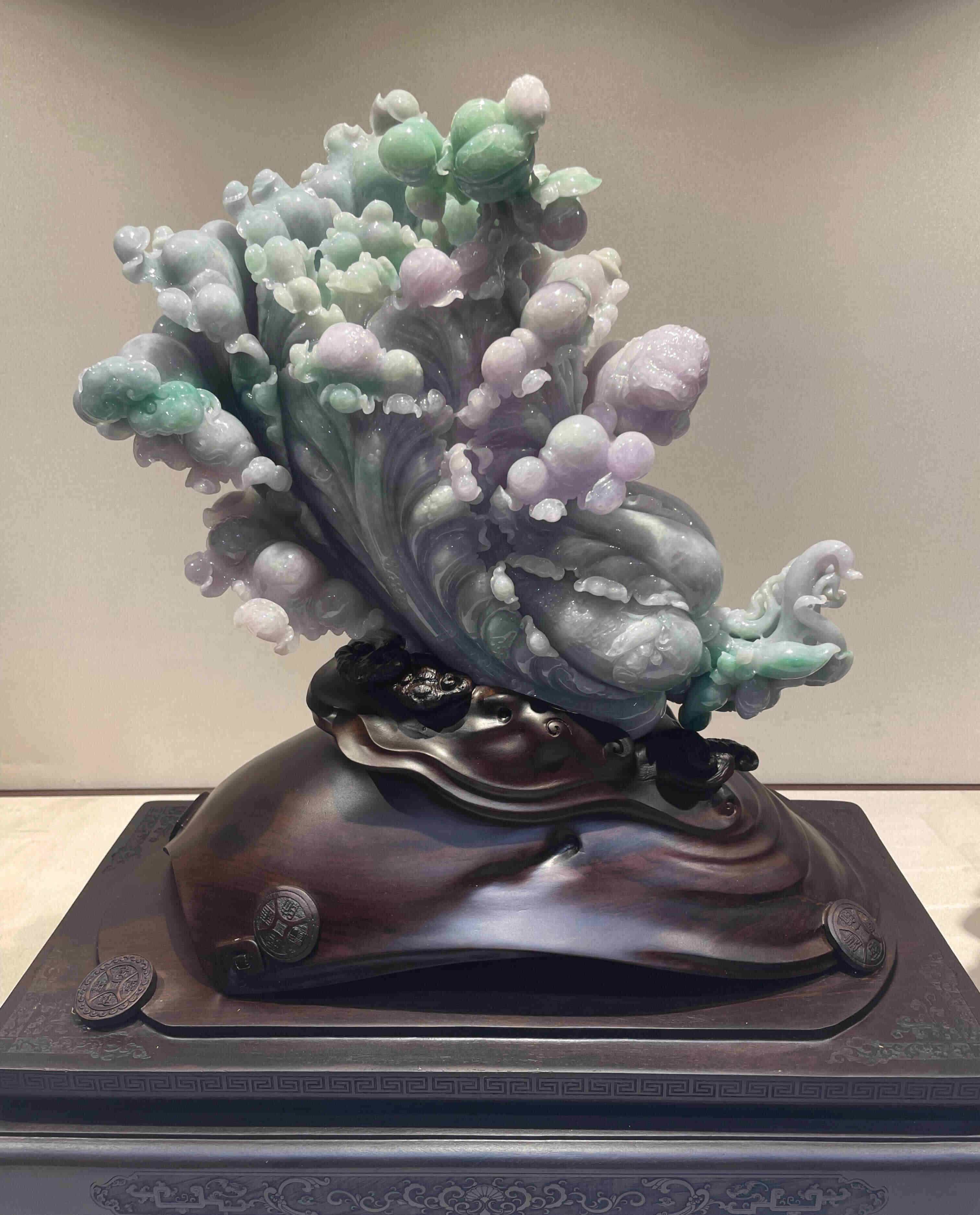 翡翠の観音像 蓮の花の彫刻 楽天市場】翡翠 お守り 観音様 彫刻｜ジェダイト ヒスイ ひすい 原石